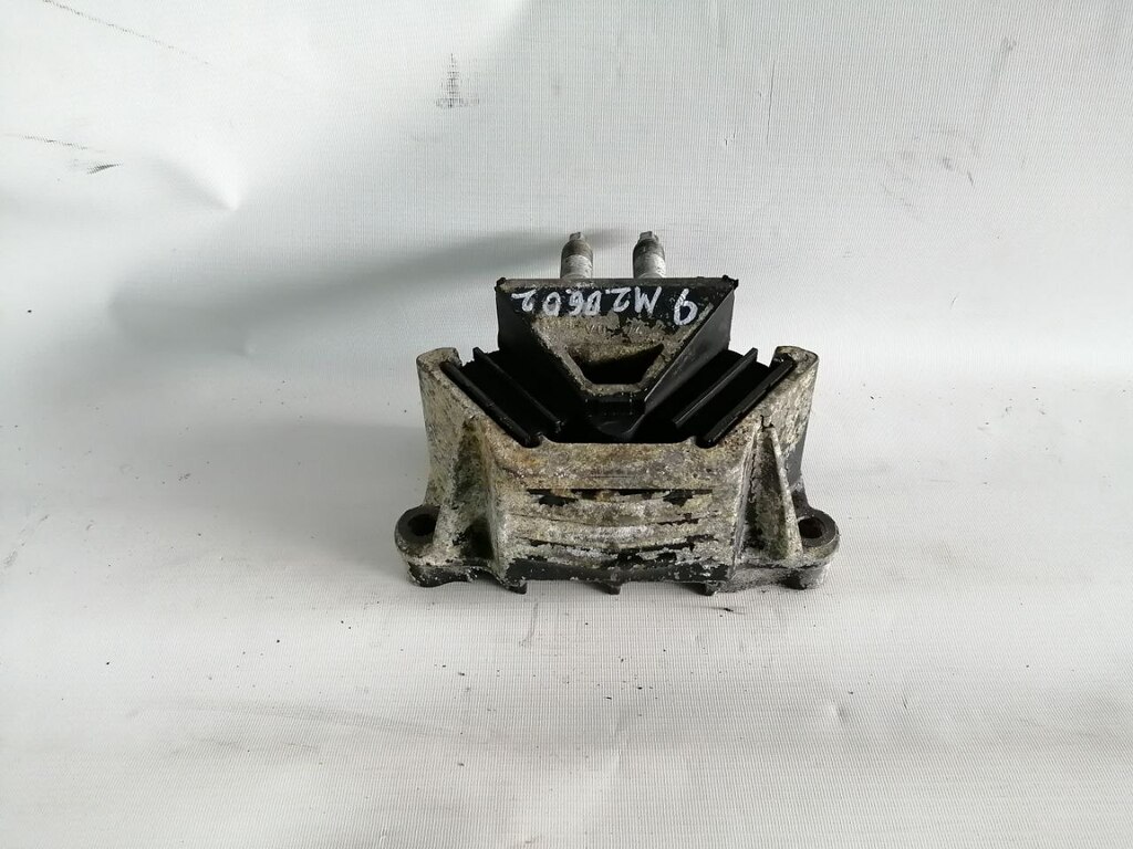 подушка двигателя задняя D2876 б/у - 1